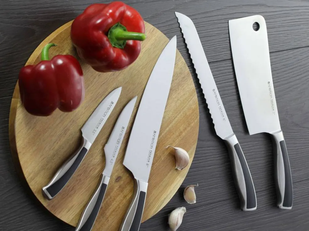 Nóż szefa kuchni z przetłoczeniami Premium